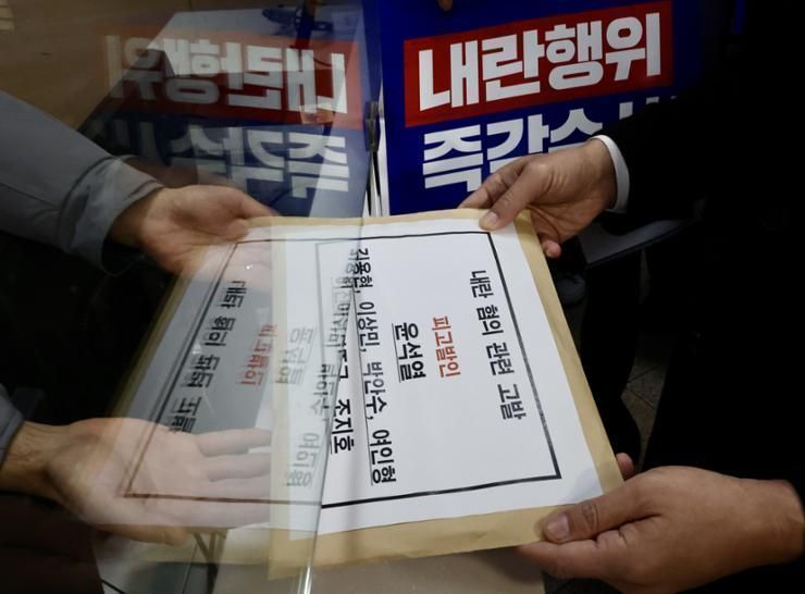 Police open investigation into treason charges against Yoon