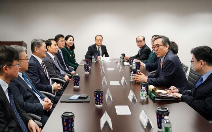 FM meets with Korean businesspeople in New York - Vimarsana News
