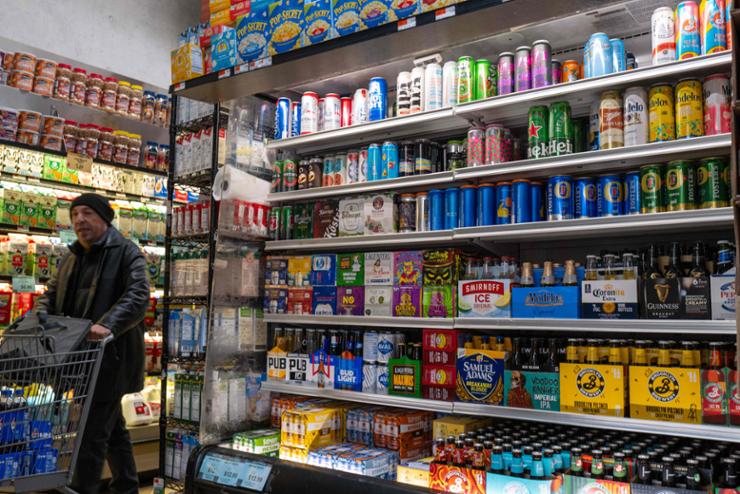 US surgeon general urges cancer warnings for alcoholic drinks