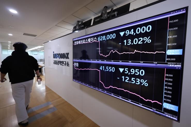 Watchdog requests revision of Hanwha Aerospace's 3.6 tln-won stock sale plan