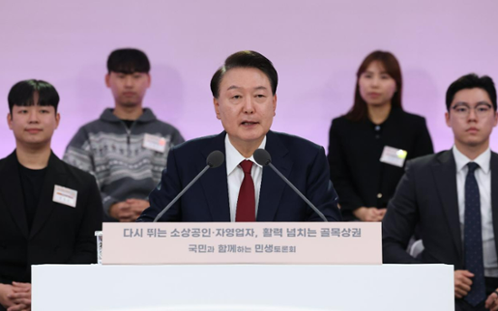 Yoon vows to ease burden on small merchants from delivery platform commissions