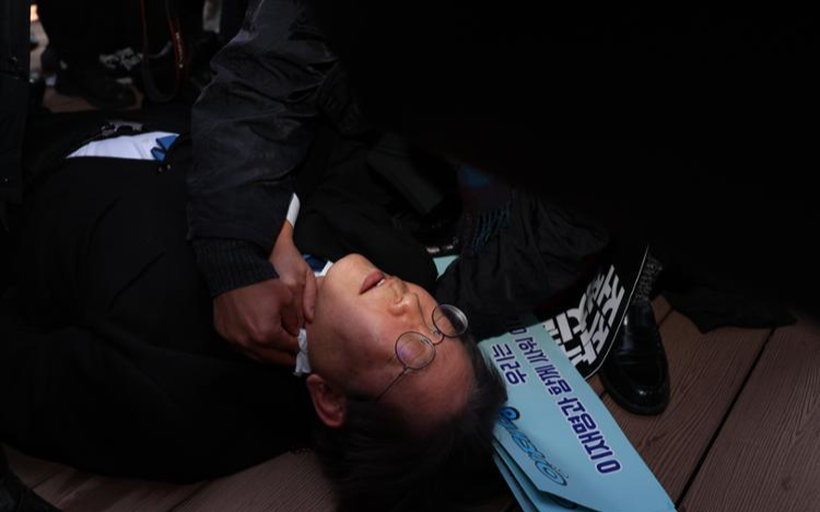 Main opposition party chief attacked during visit to Busan - Vimarsana News