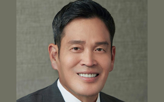 Shinsegae chairman to buy 10% stake in E-Mart for corporate value