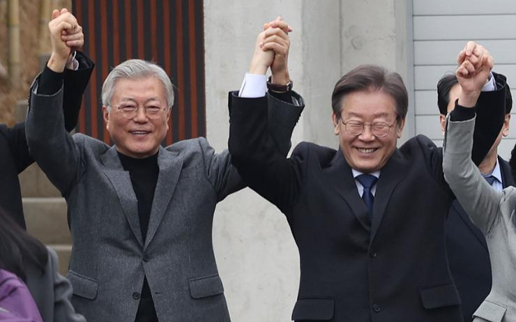 DPK leader Lee visits ex-President Moon ahead of April elections - Vimarsana News