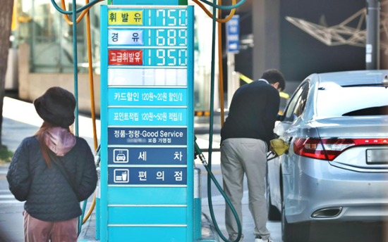 Korea to extend fuel tax cut by another 2 months until February