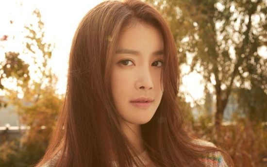 Actor Lee Si-young to divorce husband after 8 years of marriage