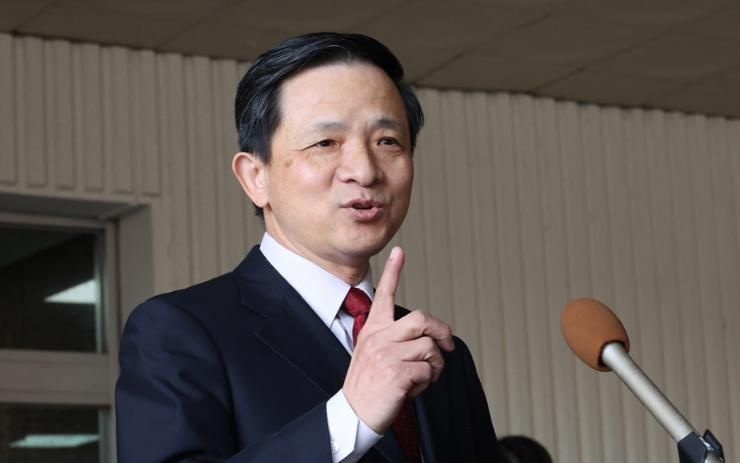 China's top envoy extends condolences over deadly plane crash