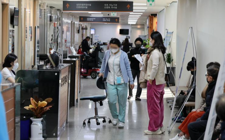 Health minister warns trainee doctors to face legal punishment unless they return to work by Thursday deadline - Vimarsana News