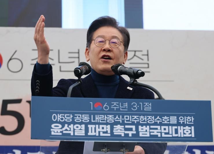 Approval rating for main opposition party rises to 44.2%