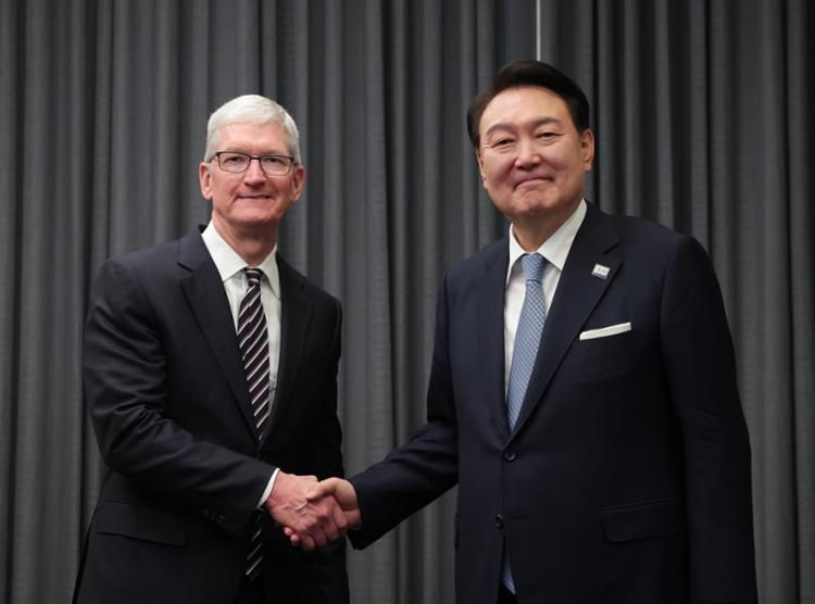Yoon meets Apple CEO, pledges firm support - Vimarsana News