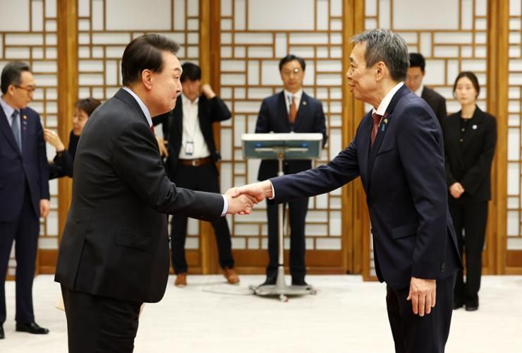 Yoon welcomes new Japanese ambassador - Vimarsana News