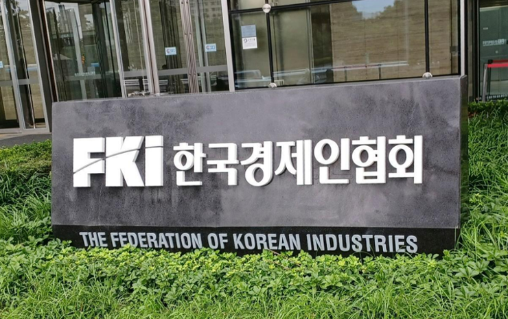 Nearly 1 in 3 large firms report worsened financial conditions in 2025: poll