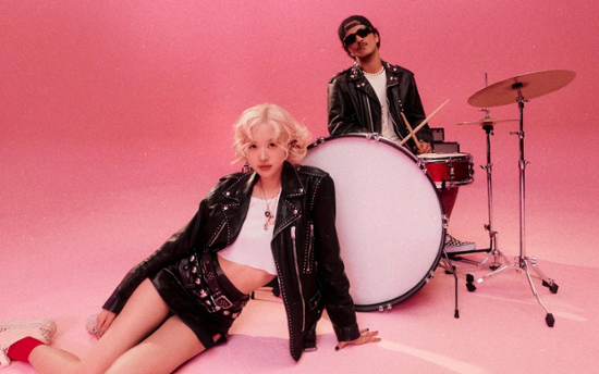 Rose tops Billboard's global charts for 3rd consecutive week with 'APT.'