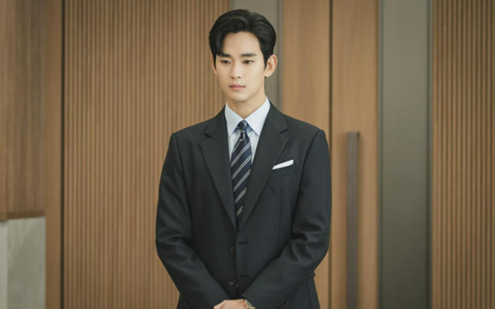 Kim Soo-hyun faces backlash amid escalating dispute with late Kim Sae-ron’s family