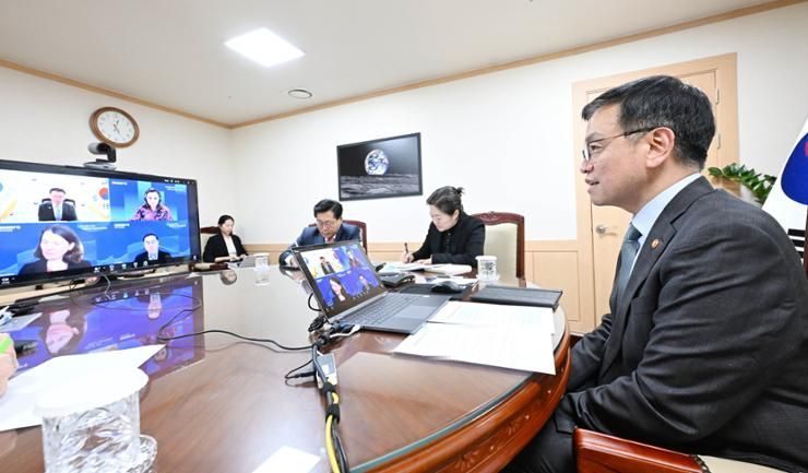 Trump tariffs, martial law chaos unlikely to affect Korea's credit rating: appraisers