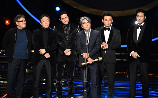 [Reporter's notebook] Blue Dragon Awards miss the mark, focusing on scandal instead of cinema