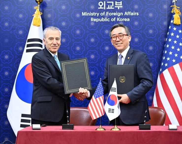 FM Cho discusses alliance with top US envoy in 2nd meeting since martial law