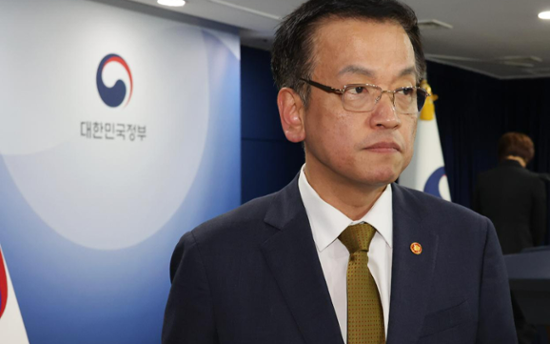Opposition moves to restrict government's budget authority