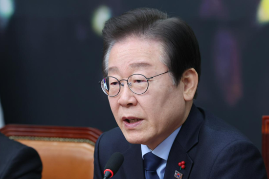 Lee requests recusal of judge in N. Korean remittance case
