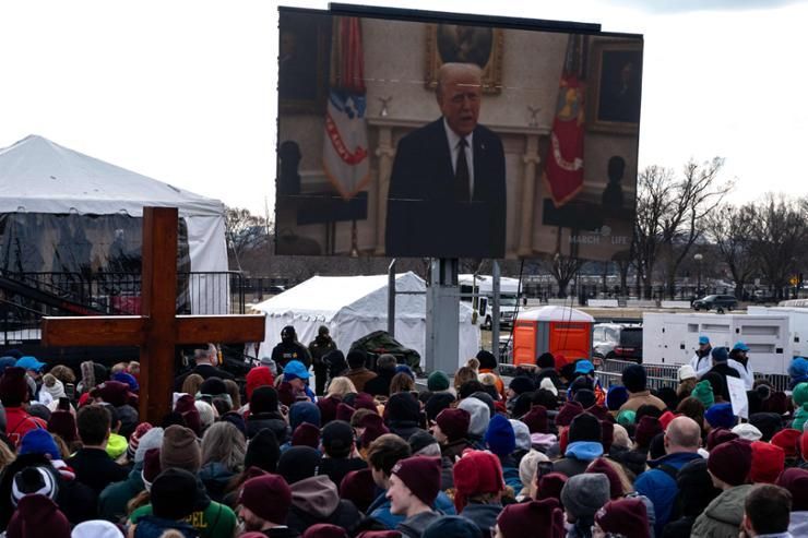 Trump uses executive power to reinstate anti-abortion pacts