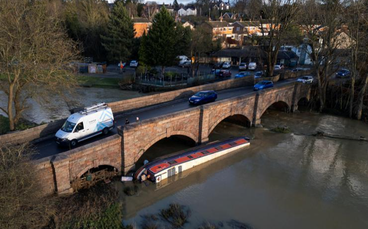 Britain hit by flooding after heavy rain swells major rivers - Vimarsana News