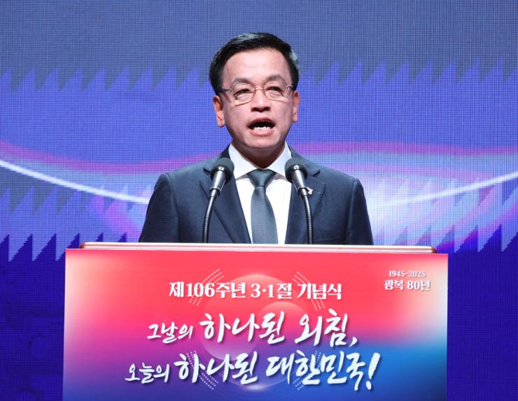 Acting President Choi emphasizes 'national unity' amid deepening political, ideological division