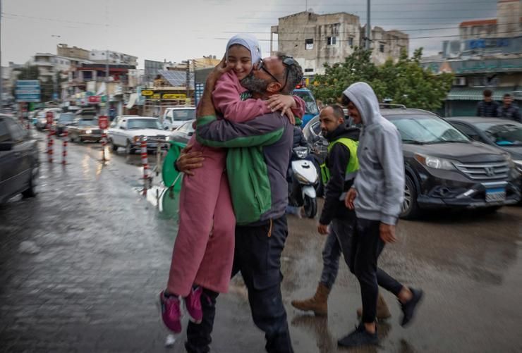 Tens of thousands in Lebanon head home as Israel-Hezbollah truce takes hold