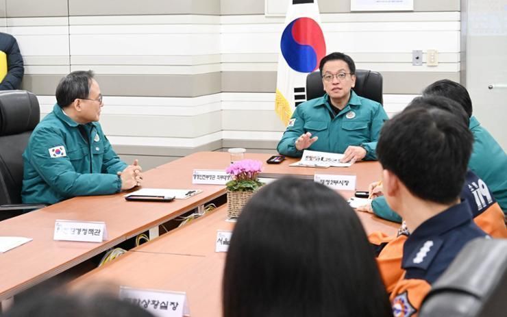 Acting president inspects safety measures amid Lunar New Year holiday