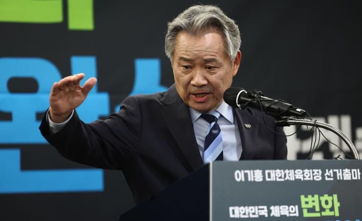 Olympic chief remains suspended after losing appeal