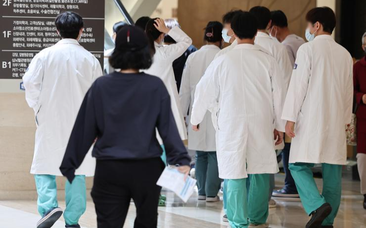 Korean government likely to accept university chiefs' request to lower med school enrollment quota - Vimarsana News