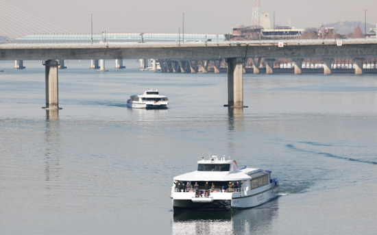 Seoul begins trial run of Han River buses ahead of official launch