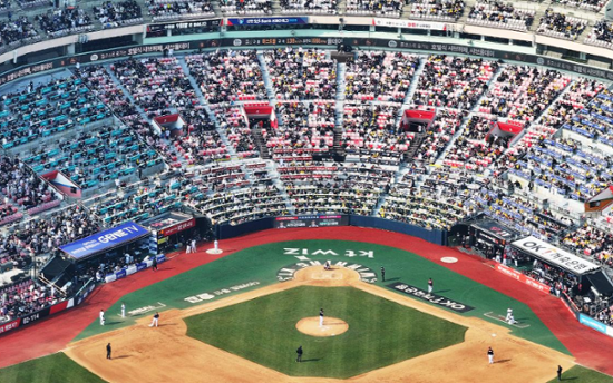 KBO sets single day preseason attendance record
