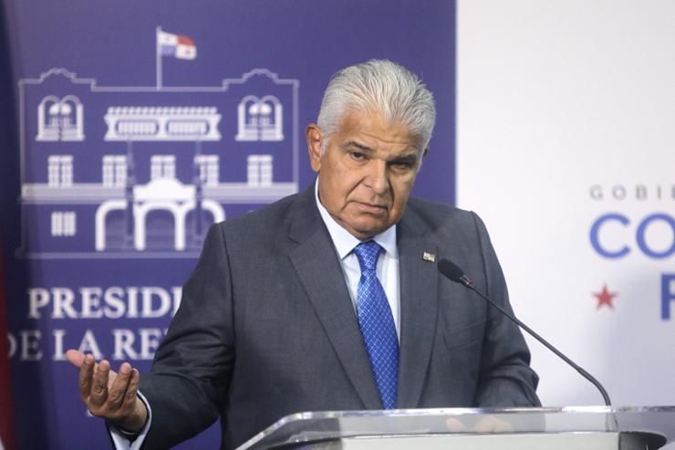 Panama's president denies making a deal that US warships can transit the canal for free