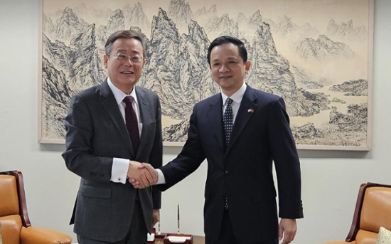 Seoul's nuclear envoy requests China's constructive role in denuclearization of Korean Peninsula