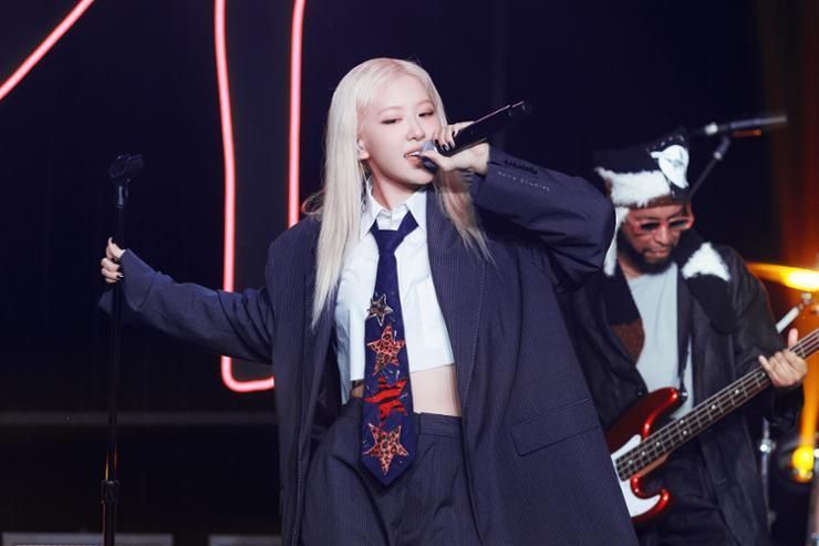 BLACKPINK's Rose rebounds to No. 2 on British Official chart with 'APT.'