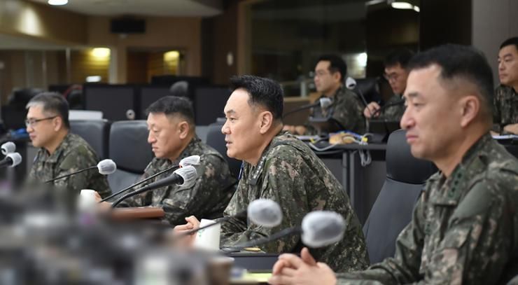 Top military officer discusses cooperation with NATO counterpart