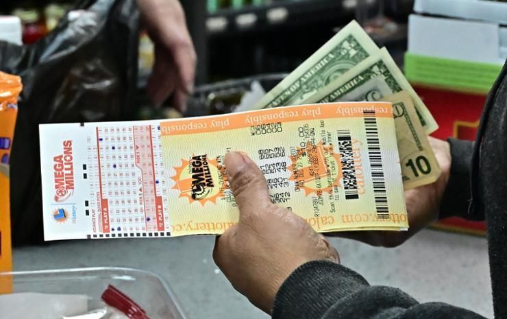 Winning ticket sold for bonanza $1.22 bil. US lottery