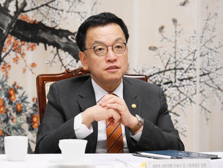 New Trump administration to have 'significant' impact on Korean economy: acting president