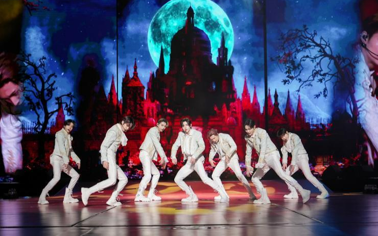 Enhypen's 'Fate' tour dazzles 32,000 fans in Macao - Vimarsana News