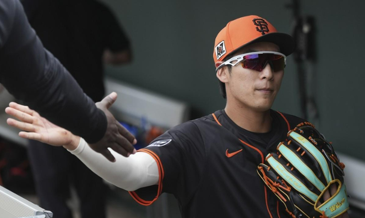 Giants outfielder Lee Jung-ho to undergo MRI on tight back