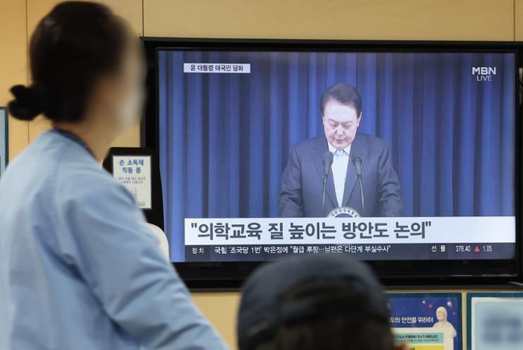 Korean President? Yoon Suk Yeol urges unified proposal for increase in medical school admissions - Vimarsana News