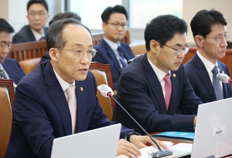 Government, opposition poles apart over taxation on wealthy, banks - Vimarsana News