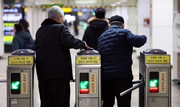 Debate erupts again over free subway rides for elderly as elections near - Vimarsana News