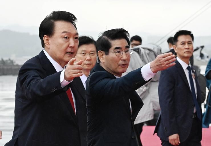 Court set to hold arrest warrant hearing for ex-defense minister over martial law declaration