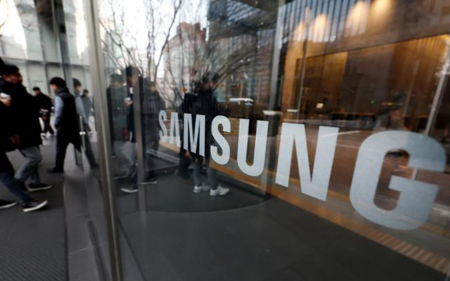 Samsung Electronics Q4 operating profit sinks 34.4%, but memory chip rebounds - Vimarsana News
