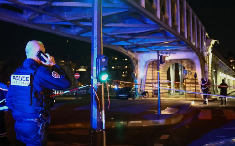 1 dead, 1 injured after assailant attacks passersby in Paris: minister - Vimarsana News