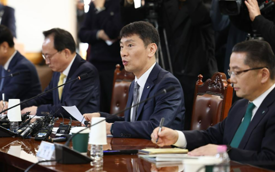 Watchdog chief calls on banks to tighten internal control, risk management