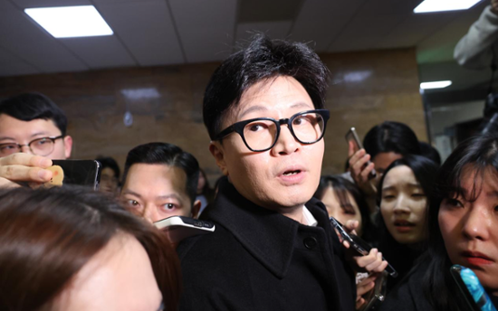 Yoon to hold private meeting with PPP leader Han: report