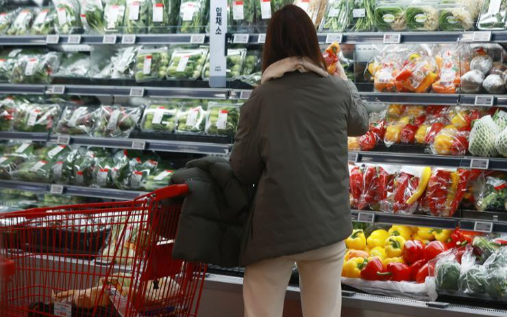 Consumer sentiment up for 3rd month in February amid moderating inflation, export recovery - Vimarsana News