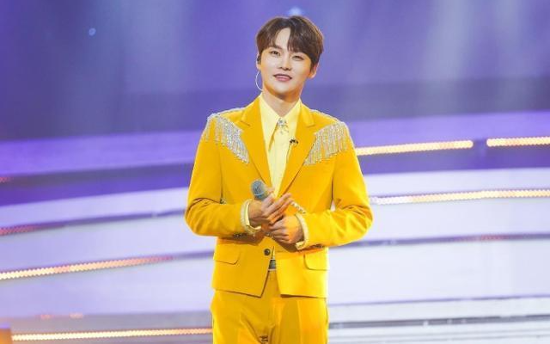 Singer Park Seo-jin belatedly admits to military exemption amid public scrutiny